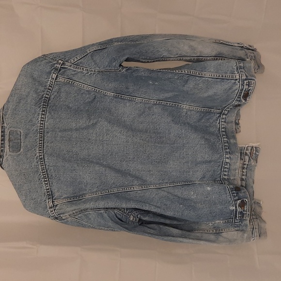 HOST PICK Strike a pose posh party 9/21 ! Vintage Levis jean jacket - Picture 3 of 3